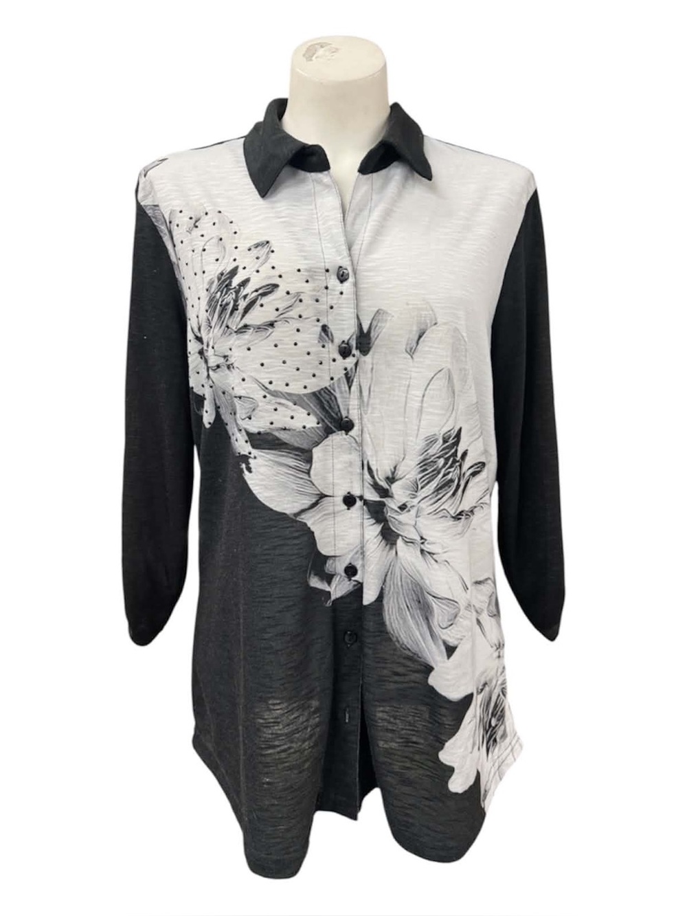 New Label Black and White Floral Button-Up Top Size L